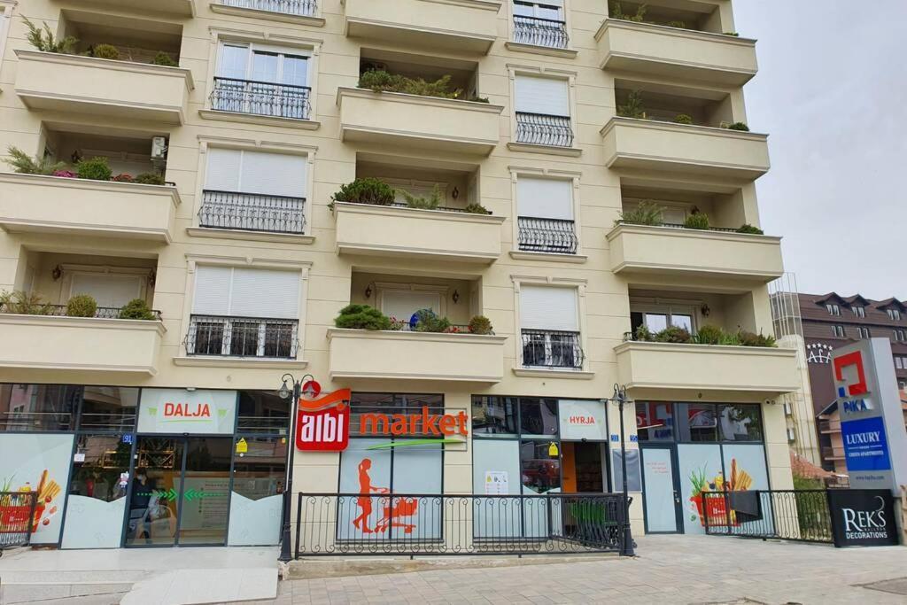 Luxury Green Apartment Pristina Exterior photo